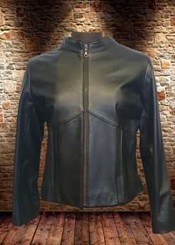Γυναικείο δερμάτινο μπουφάν. Model: Main